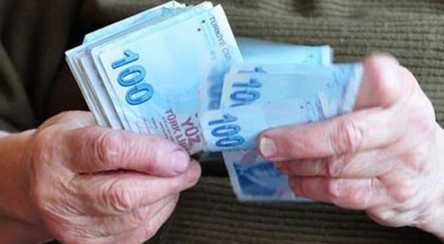 Milyonların beklediği gün! Emeklilerin bayram ikramiyesi yatıyor