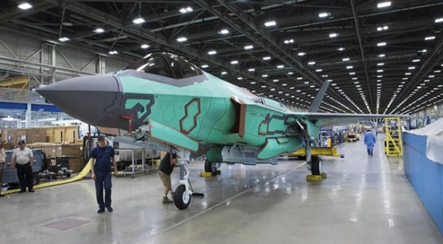 Türkiye ilk F-35'ini teslim aldı Türkiye ilk F-35'ini teslim aldı