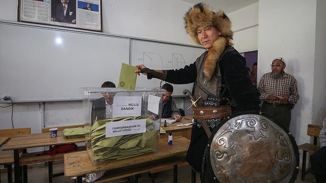 Van'daki Kırgız Türkleri böyle oy kullandı Van'daki Kırgız Türkleri böyle oy kullandı