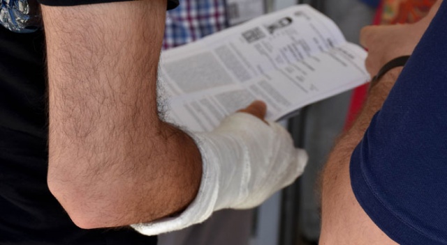 'Kolunda alçı var' dediler, KPSS'ye almadılar 'Kolunda alçı var' dediler, KPSS'ye almadılar
