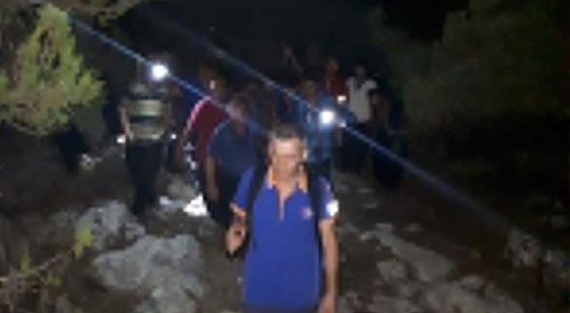 Adana&#039;da kayalıklardan düşen şahıs kurtarıldı