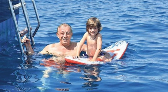 Ali Ağaoğlu Bodrum'da Ali Ege'ye sürpriz yaptı Ali Ağaoğlu Bodrum'da Ali Ege'ye sürpriz yaptı