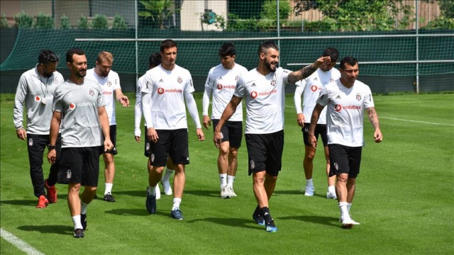 Beşiktaş'ta Negredo takımdan ayrı çalıştı Beşiktaş'ta Negredo takımdan ayrı çalıştı