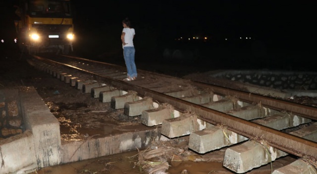 Denizli-İzmir seferi rayların altının boşalması nedeniyle durduruldu Denizli-İzmir seferi rayların altının boşalması nedeniyle durduruldu