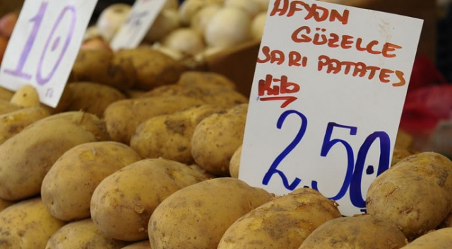 Domates, soğan ve patates fiyatları düştü, pazarda yüzler gülüyor Domates, soğan ve patates fiyatları düştü, pazarda yüzler gülüyor