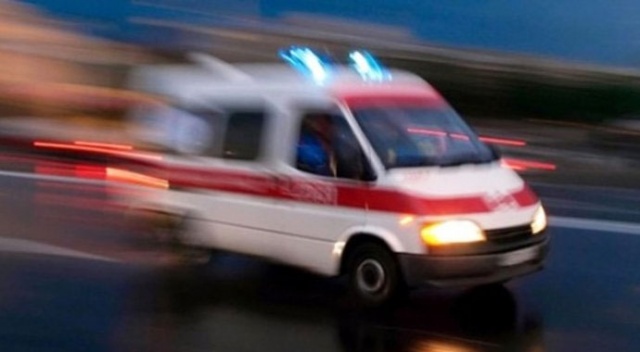 Edirne'de otomobil devrildi: 1 ölü, 3 yaralı Edirne'de otomobil devrildi: 1 ölü, 3 yaralı