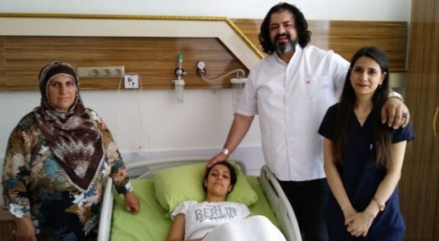 Genç kızın karnından çıkan şey hayrete düşürdü Genç kızın karnından çıkan şey hayrete düşürdü