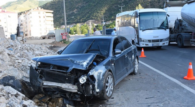 Gümüşhane’de trafik kazası: 3’ü çocuk 7 yaralı Gümüşhane’de trafik kazası: 3’ü çocuk 7 yaralı