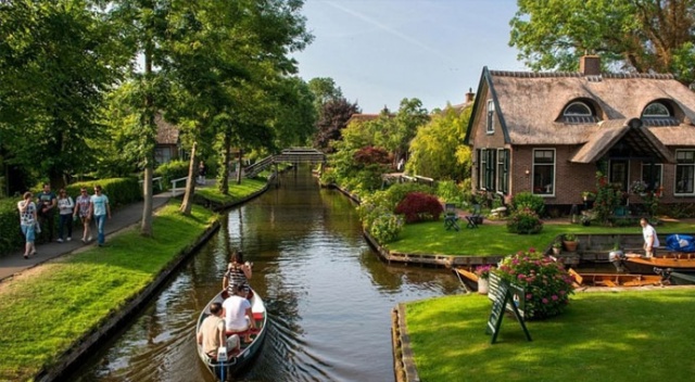 Hollanda’nın Venedik’i: Giethoorn Hollanda’nın Venedik’i: Giethoorn