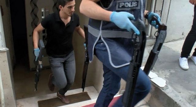 Kadının yaşadığı evden cephanelik çıktı