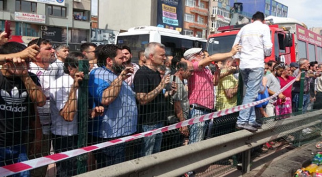 Kamyonet TIR'a çarptı! Onlar film gibi izledi… Kamyonet TIR'a çarptı! Onlar film gibi izledi…