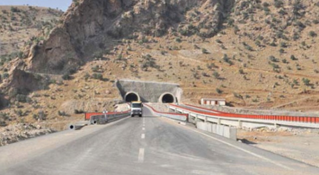 Şırnak&#039;ta 21 yıl önce yapımına başlanan Cizre kara yolu tamamlanma aşamasında