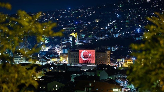Vijecnica Kütüphanesi, Türk bayrağına büründü