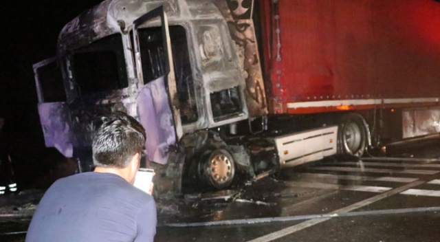 Yanan aracı için gözyaşı döktü Yanan aracı için gözyaşı döktü