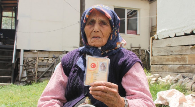 Yaşını kendi bile bilmiyor! 'Yılan girdi karnıma ölmedim' Yaşını kendi bile bilmiyor! 'Yılan girdi karnıma ölmedim'