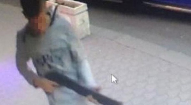 17 yaşındaki çocuk 20 kişiyi yaraladı 17 yaşındaki çocuk 20 kişiyi yaraladı