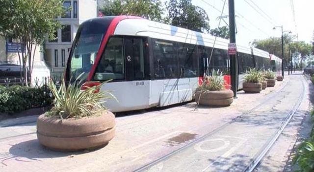 Beşiktaş'ta minibüs tramvaya çarptı! Beşiktaş'ta minibüs tramvaya çarptı!