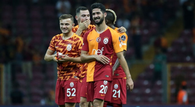 Emre Akbaba G.Saray formasını giydi Emre Akbaba G.Saray formasını giydi
