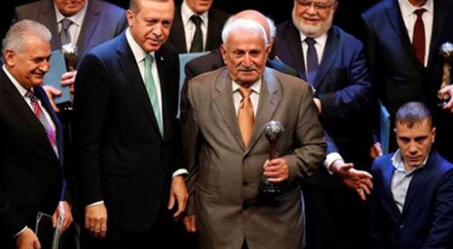 FETÖ'cü Emre Uslu'dan hayatını kaybeden türkücü Ahmet Çakar için alçak paylaşım FETÖ'cü Emre Uslu'dan hayatını kaybeden türkücü Ahmet Çakar için alçak paylaşım