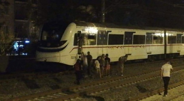 İzmir&#039;de tren raydan çıktı, faciadan dönüldü!