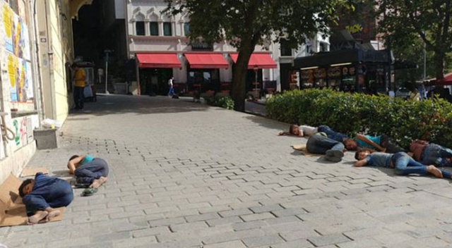 Karaköy&#039;de yürek burkan kare