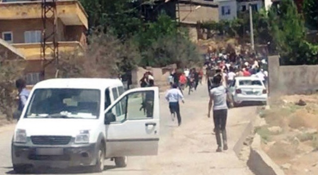 Silopi’de şok saldırı! Ekipler mahalleye girmek isteyince... Silopi’de şok saldırı! Ekipler mahalleye girmek isteyince...