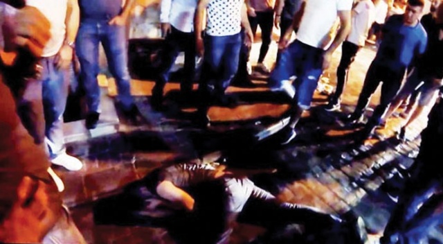 Taksim'de uyuşturucu madde krizine giren genç kendini yerden yere vurdu Taksim'de uyuşturucu madde krizine giren genç kendini yerden yere vurdu