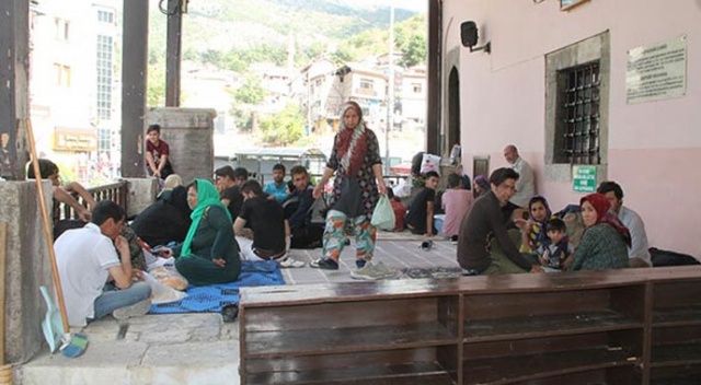 Amasya'da, 117 Afgan sığınmacı cami avlusunda kalıyor Amasya'da, 117 Afgan sığınmacı cami avlusunda kalıyor