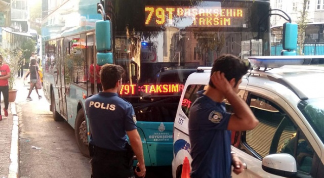 Beyoğlu'nda özel halk otobüsü şoförüne bıçaklı saldırı Beyoğlu'nda özel halk otobüsü şoförüne bıçaklı saldırı