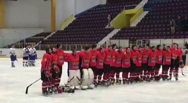 Bulgaristan'daki İstiklal Marşı skandalına buz hokeyi sporcuları böyle cevap verdi! Bulgaristan'daki İstiklal Marşı skandalına buz hokeyi sporcuları böyle cevap verdi!