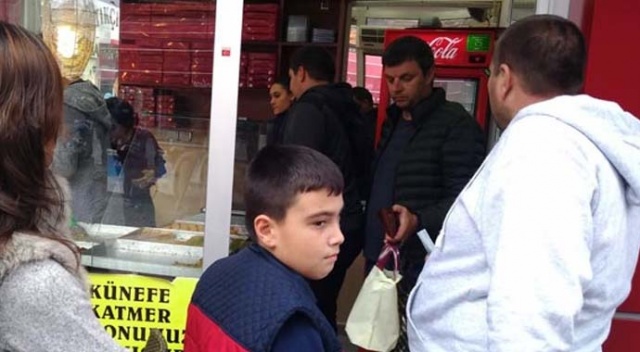 Bulgarlar kilolarca baklava alıp ülkelerinde satıyorlar Bulgarlar kilolarca baklava alıp ülkelerinde satıyorlar