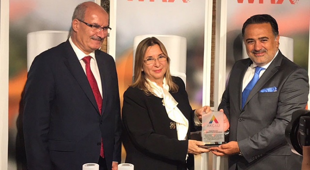 İngiltere'nin ilk Türk boyası Bakan Ruhsar Pekcan'ın açılışıyla faaliyetlerine başladı