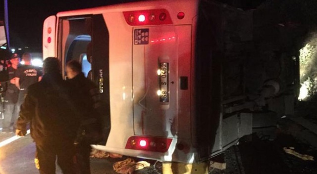 Kocaeli'de öğrencileri taşıyan midibüs devrildi: 1 ölü Kocaeli'de öğrencileri taşıyan midibüs devrildi: 1 ölü