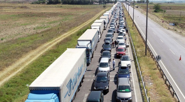 Kuyruk çilesi! 14 kilometreyi geçti Kuyruk çilesi! 14 kilometreyi geçti