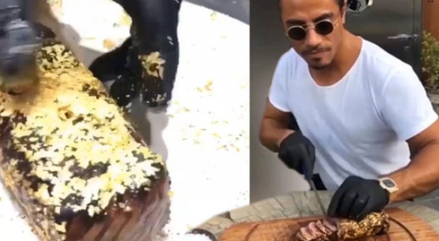 Nusret iyice abarttı! Etin üzerine öyle bir şey döktü ki... Nusret iyice abarttı! Etin üzerine öyle bir şey döktü ki...