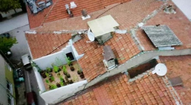 Önce terası duvarla kapladı sonra da... Önce terası duvarla kapladı sonra da...