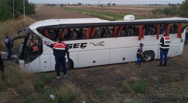 Son dakika! Yolcu otobüsü şarampole devrildi Son dakika! Yolcu otobüsü şarampole devrildi