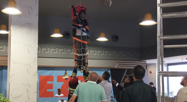 42. kattan atladı, AVM'nin çatısına çakıldı