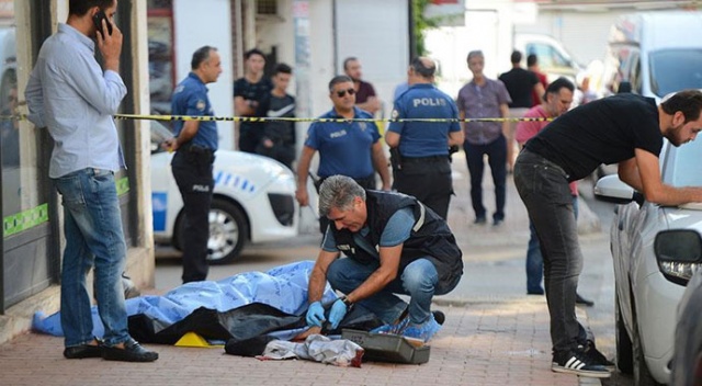 8 yaşındaki oğlunu okula bırakırken öldürüldü