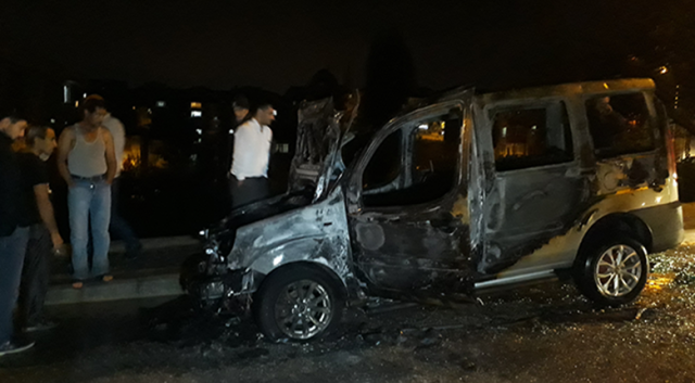 Ailesine kızdı aracını ateşe verdi