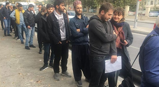 Askerlik şubesi önünde 'Bedelli askerlik' kuyruğu