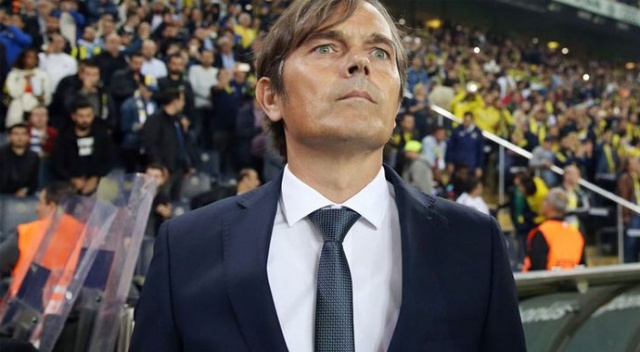 Gönderilen Phillip Cocu'dan ilk hamle Gönderilen Phillip Cocu'dan ilk hamle