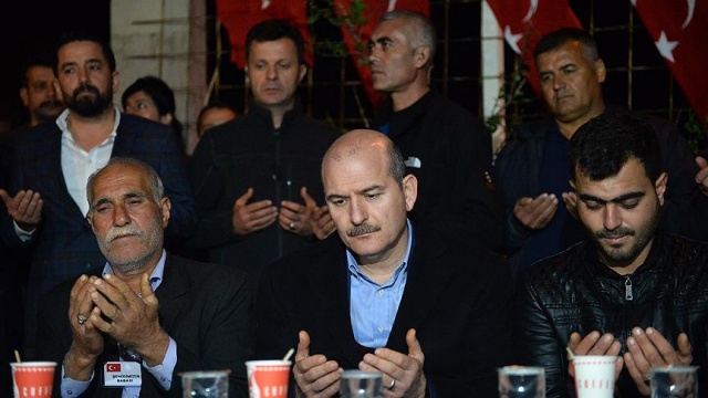 İçişleri Bakanı Soylu'dan şehit ailesine ziyaret İçişleri Bakanı Soylu'dan şehit ailesine ziyaret