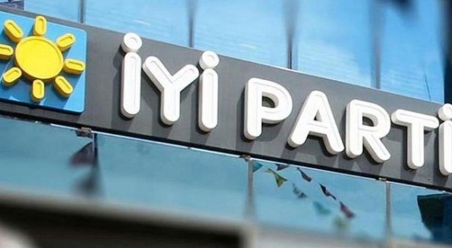 İzmir'de İYİ Parti'nin 17 ilçe başkanı, görevinden istifa etti İzmir'de İYİ Parti'nin 17 ilçe başkanı, görevinden istifa etti