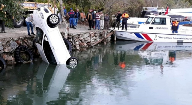Muğla'da otomobil kanala düştü: 2 yaralı