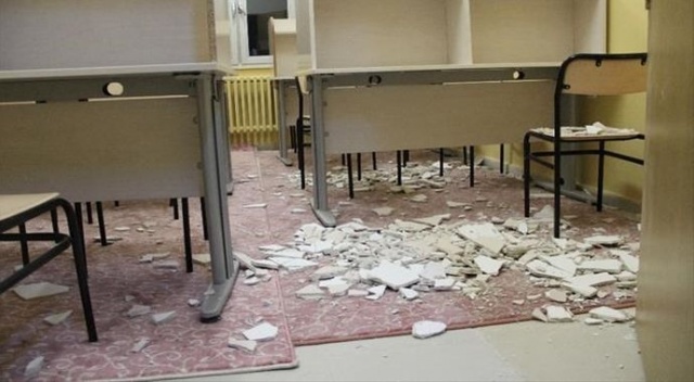 Okul pansiyonunda alçıpan koptu: 3 öğrenci yaralandı Okul pansiyonunda alçıpan koptu: 3 öğrenci yaralandı