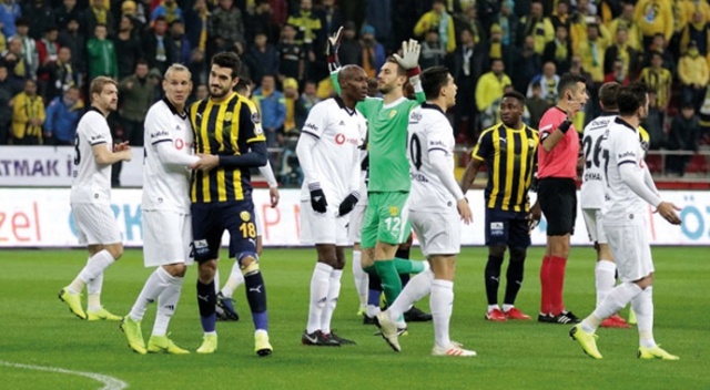 Ankaragücü-Beşiktaş maçında gerginlik! Ankaragücü-Beşiktaş maçında gerginlik!