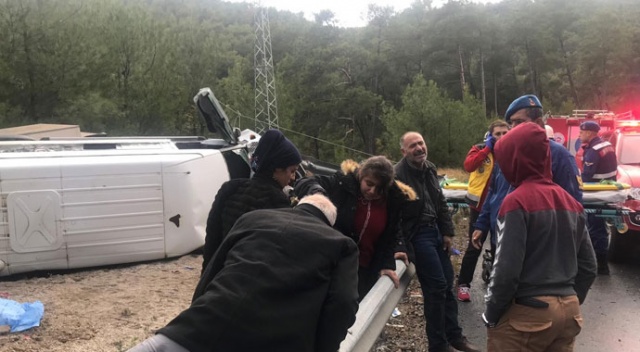 Antalya'da minibüs devrildi! Çok sayıda yaralı var Antalya'da minibüs devrildi! Çok sayıda yaralı var