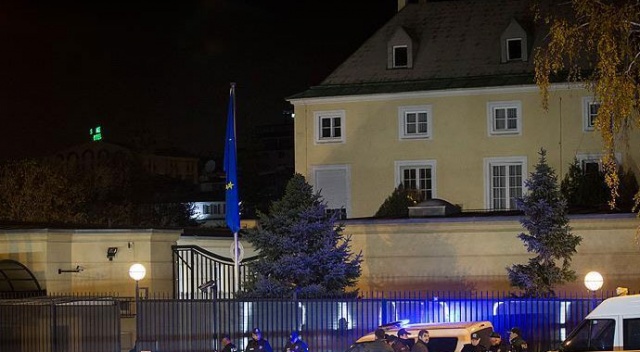 Avusturya elçiliği önünde ateş açan 2 kişi gözaltında