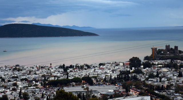 Bodrum&#039;da denizin rengi değişti